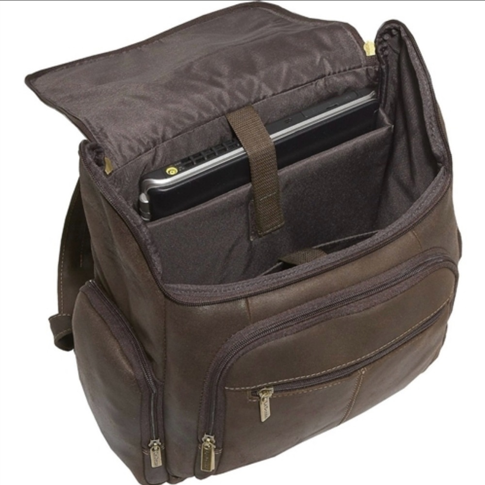 Le Donne Distressed Cafe Brown Leather Backpack. Only used once.